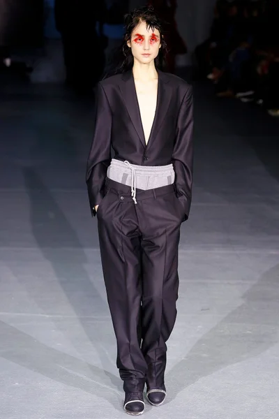 Look 25